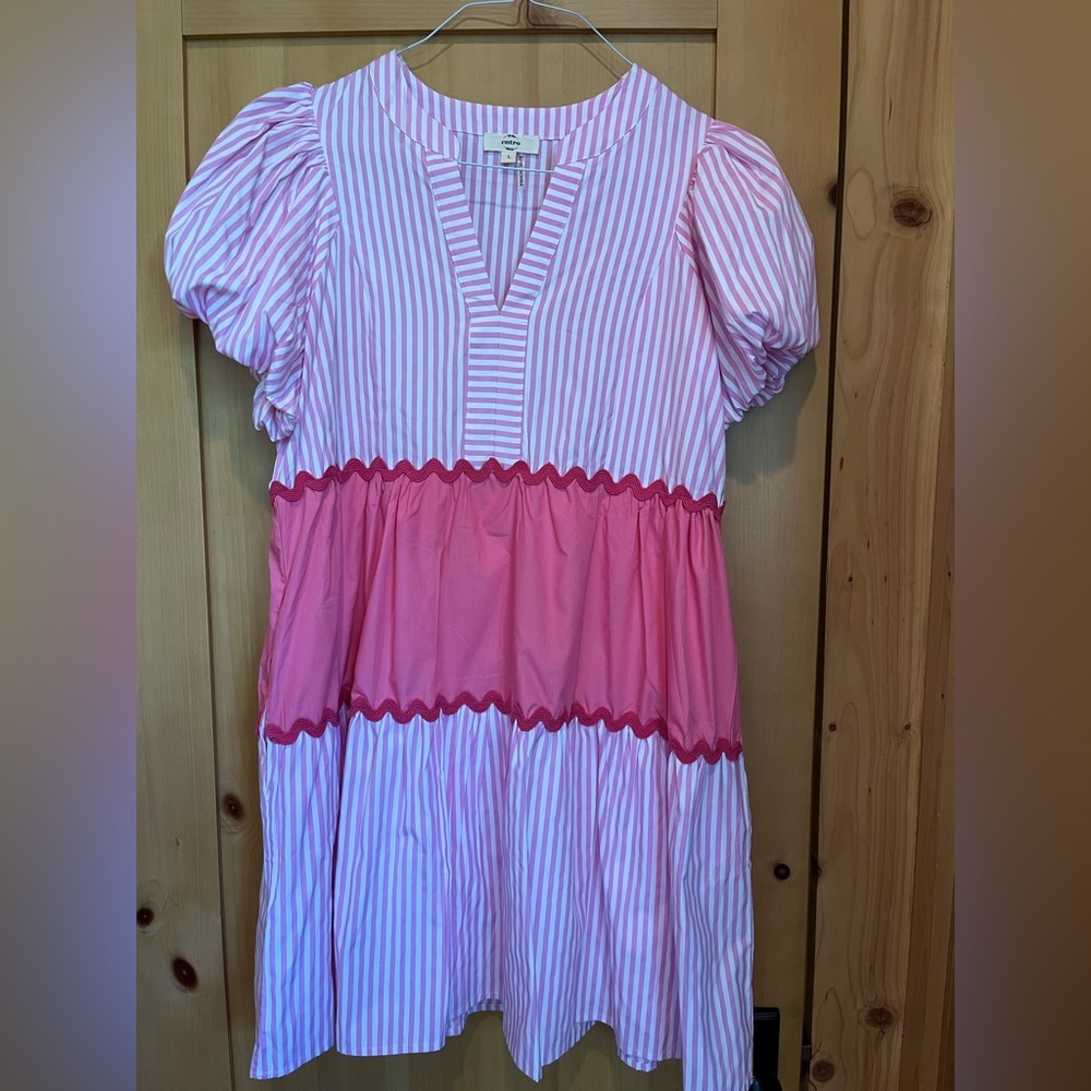 Entro Pink and White V-Neck Puff Sleeve Dress